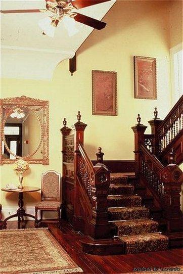 The Queen Anne Couette-café